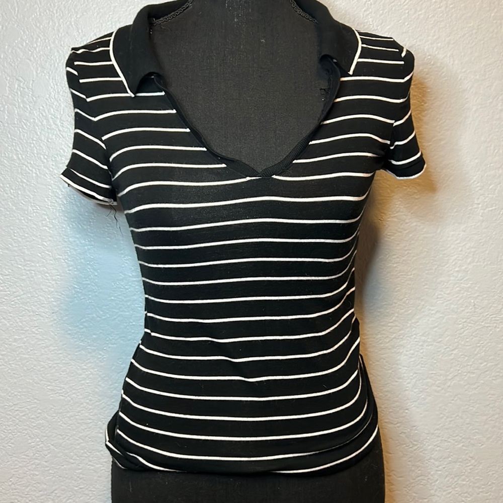 American Eagle XS black and white striped V-cut short sleeve